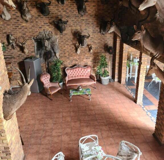 פנסיון Royal Villa Guesthouse