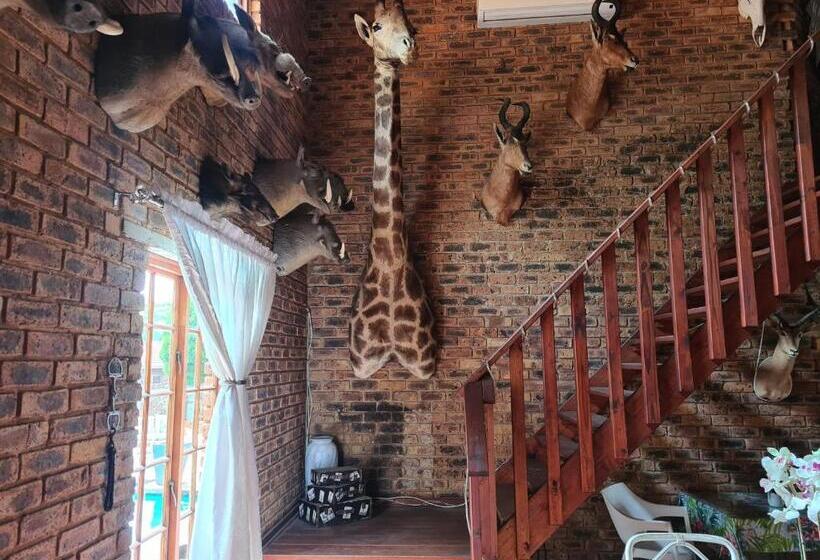 פנסיון Royal Villa Guesthouse