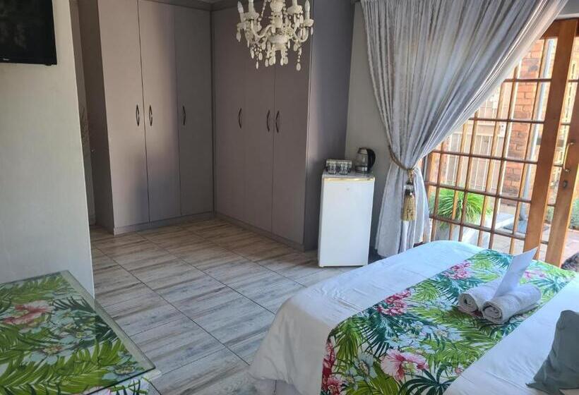 פנסיון Royal Villa Guesthouse