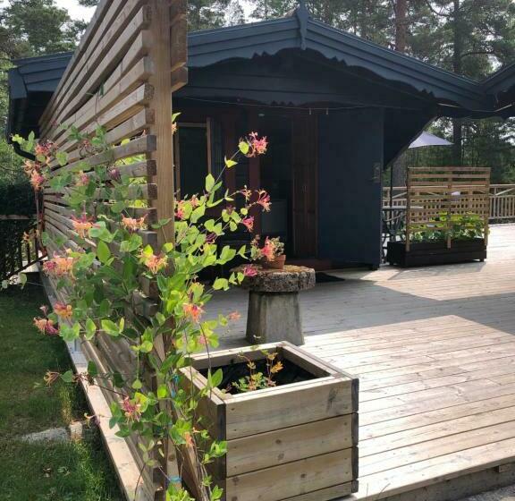 펜션 Timber Cottages With Jacuzzi And Sauna Near Lake Vänern