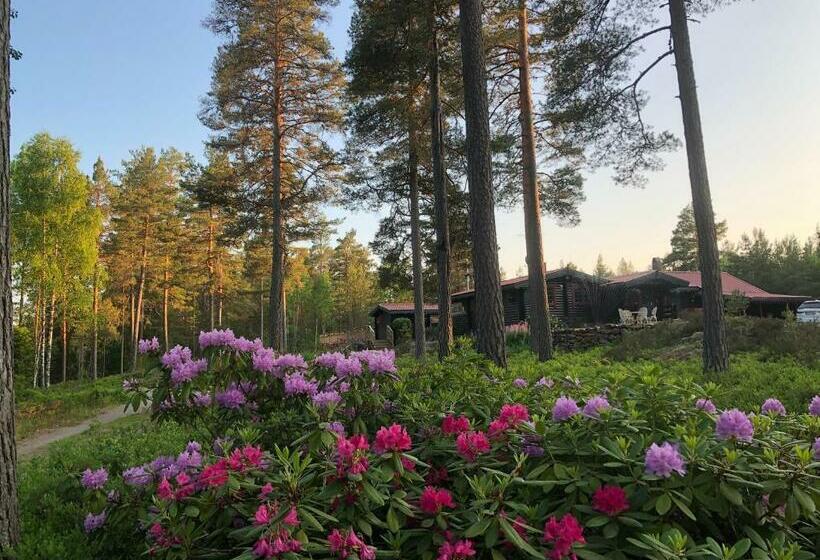 펜션 Timber Cottages With Jacuzzi And Sauna Near Lake Vänern