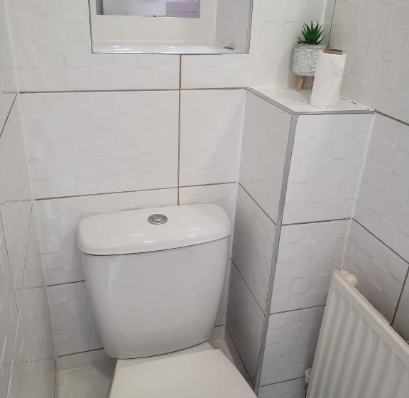 펜션 Vibrant Single Room Only For One Adult