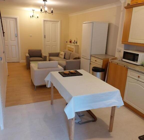 펜션 Vibrant Single Room Only For One Adult