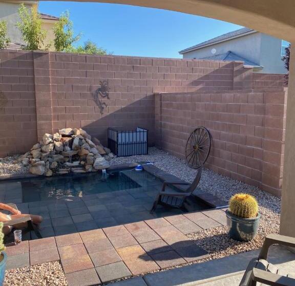 膳宿费 Zion Rv Stone Pool Inn, Pets Stay Free, Fenced In Yard, Relaxing Waterfall!