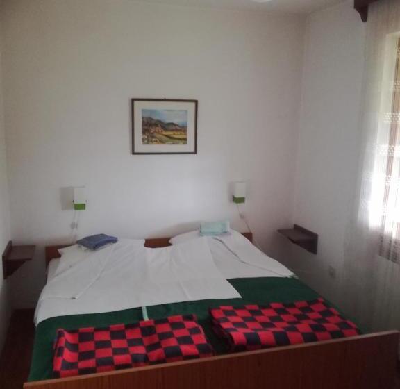 تختخواب و صبحانه Rooms / Sobe šolar   Brezje