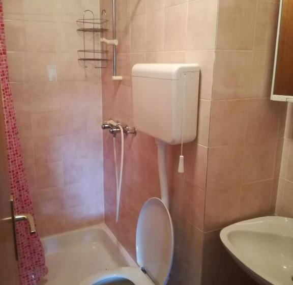 تختخواب و صبحانه Rooms / Sobe šolar   Brezje