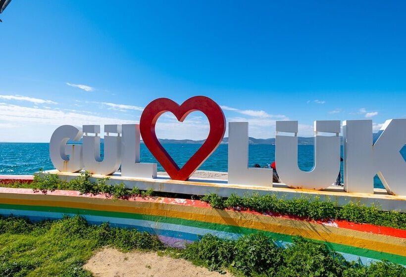 Cabana Boutique Hotel & Cafe