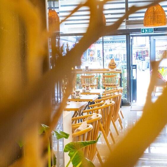 Cabana Boutique Hotel & Cafe