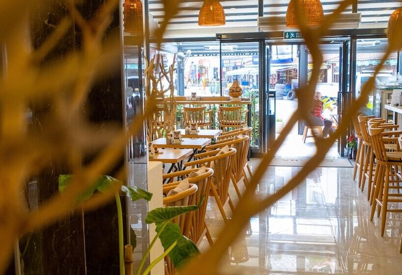 Cabana Boutique Hotel & Cafe