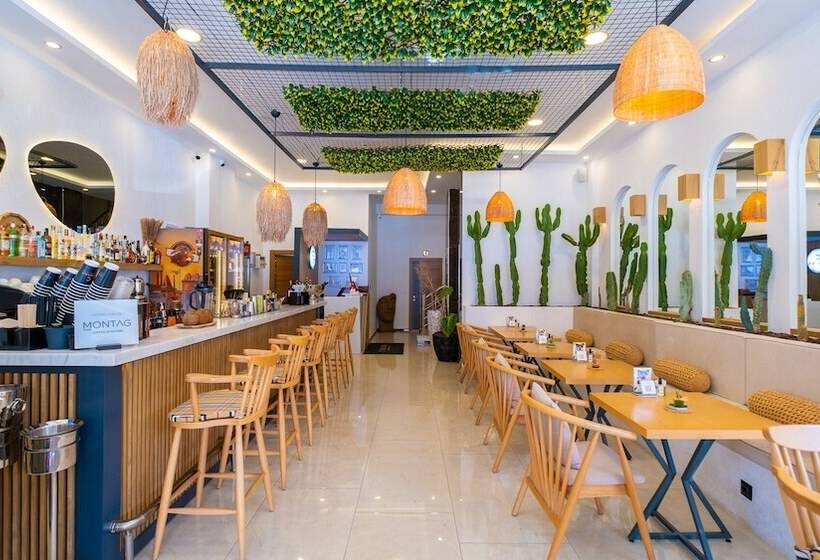 Cabana Boutique Hotel & Cafe