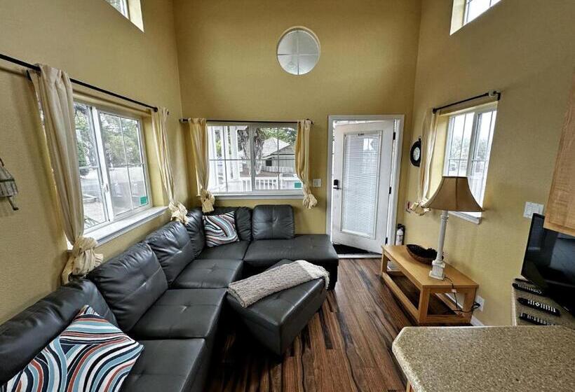 בית מלון כפרי Marina Dunes Park Model