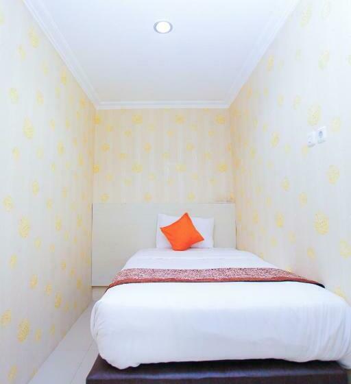 בית מלון כפרי The Djakarta Anandita Syariah