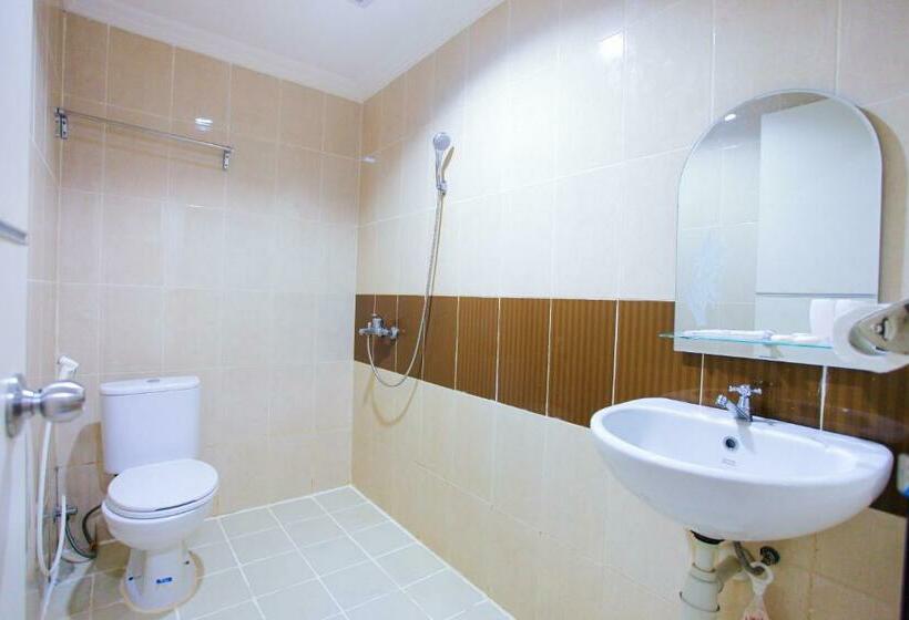 בית מלון כפרי The Djakarta Anandita Syariah