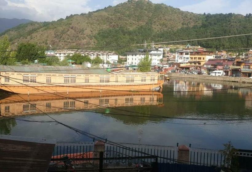 Pensão Lake Boulevard Guest House