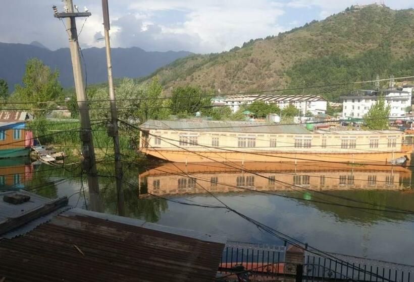 Pensão Lake Boulevard Guest House