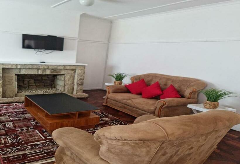 פנסיון 57 On Lorne Guesthouse