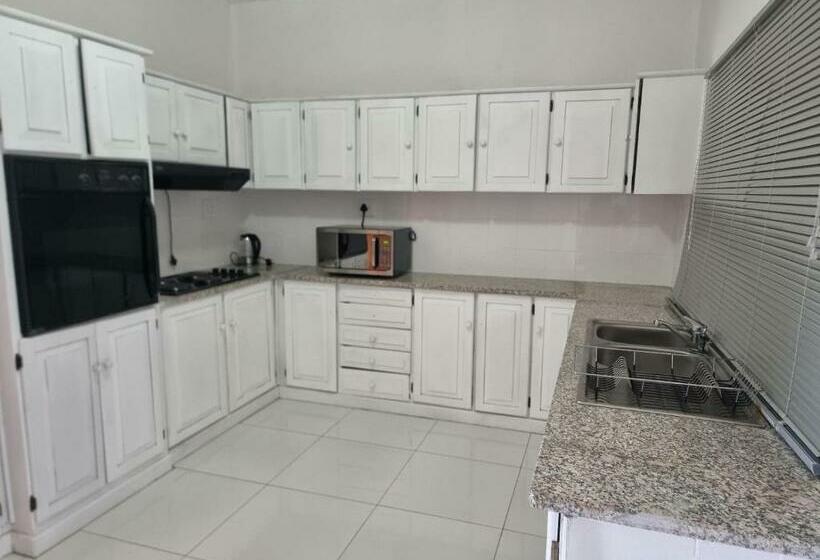 פנסיון 57 On Lorne Guesthouse