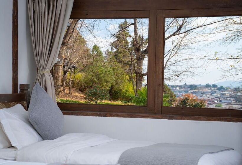 Hotel Lijiang Merry Inn