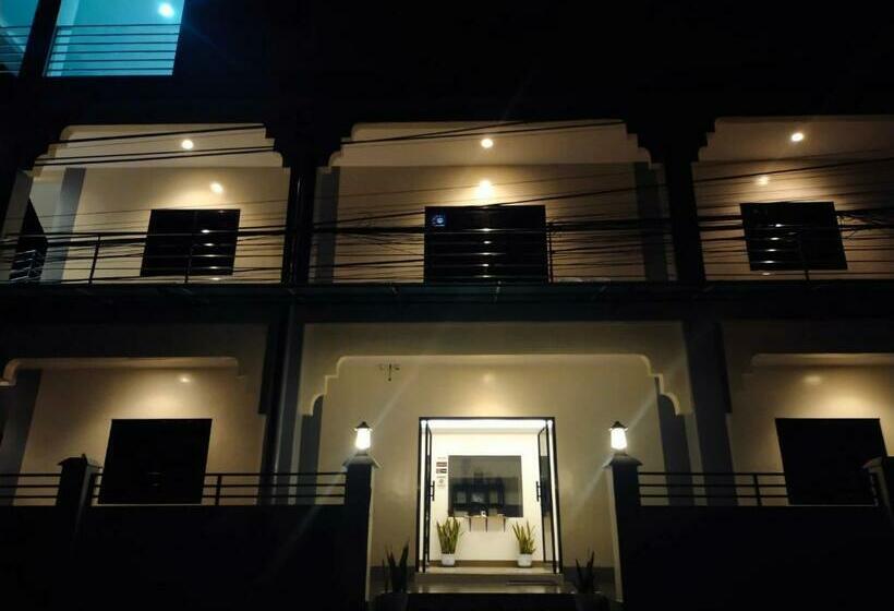 هاستل Junie Pension House