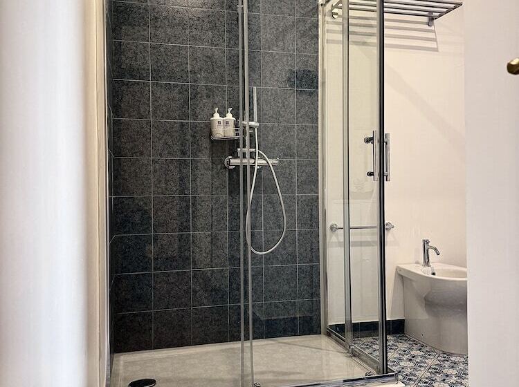 住宿加早餐  Qurchiti