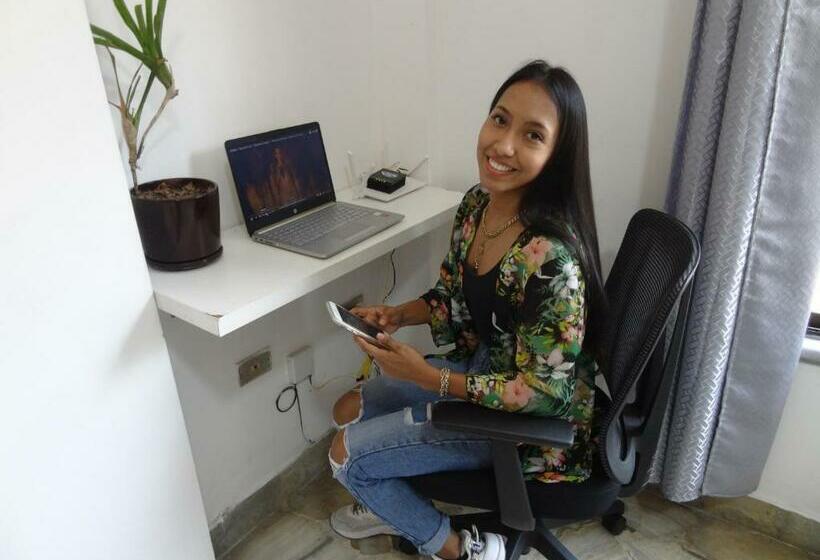 Aamiaismajoitus (B&B) Villa 97 Guayaquil Suites Y Habitaciones Económicas Cerca Del Aeropuerto