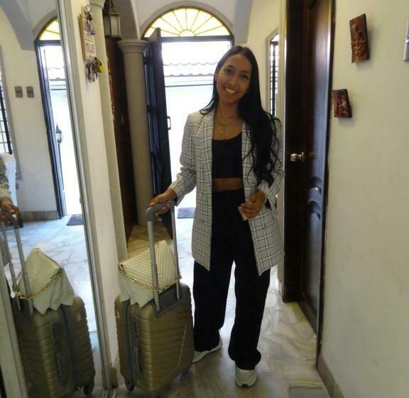 Aamiaismajoitus (B&B) Villa 97 Guayaquil Suites Y Habitaciones Económicas Cerca Del Aeropuerto