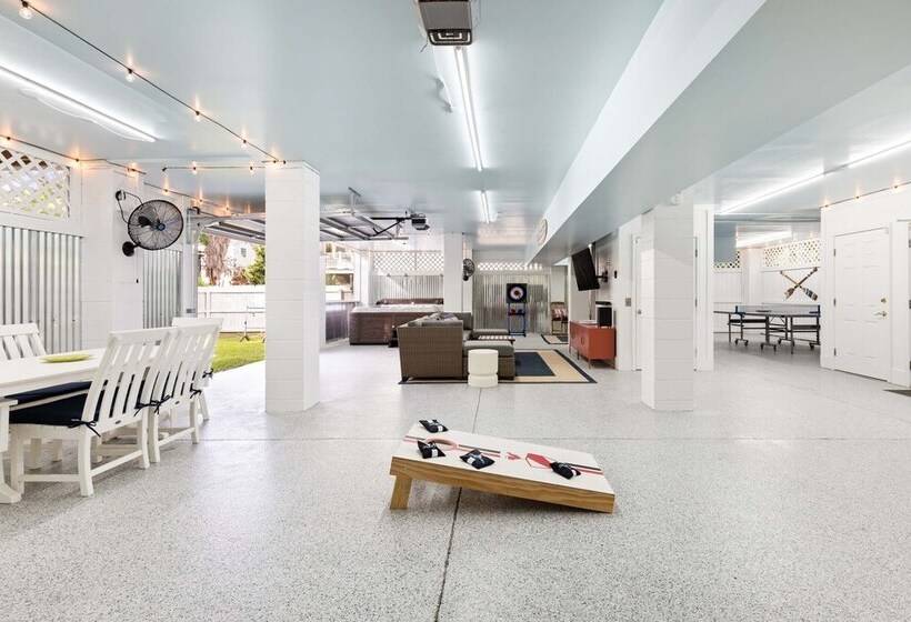 Captain Champs Castaway