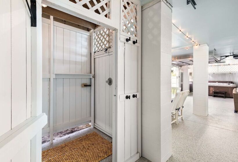 Captain Champs Castaway