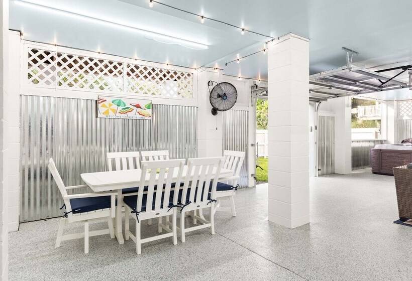 Captain Champs Castaway