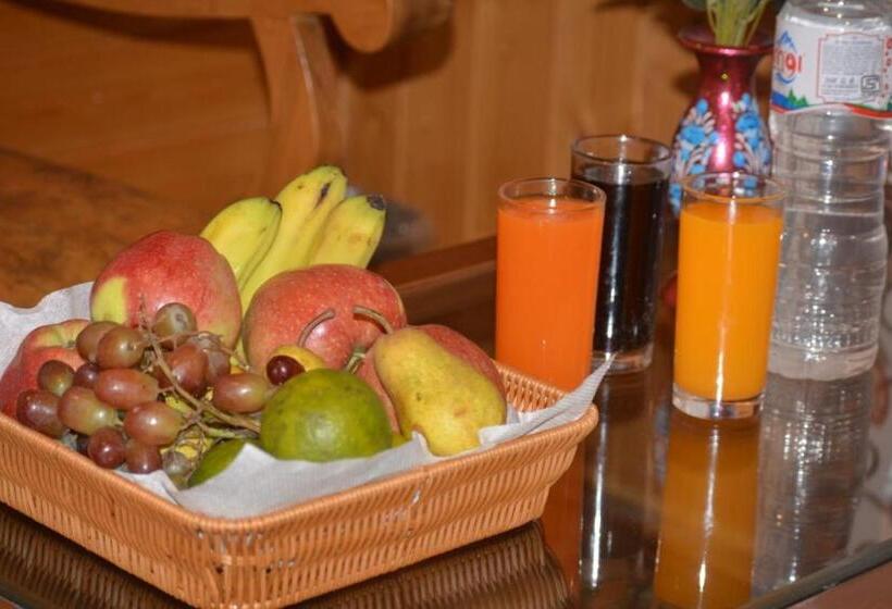 Отель Royale Comfort