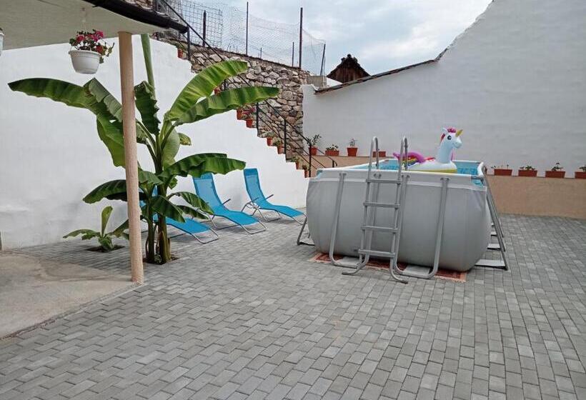 بنسيون Casa Adelin