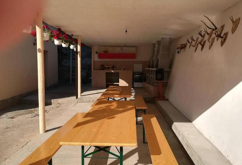 بنسيون Casa Adelin