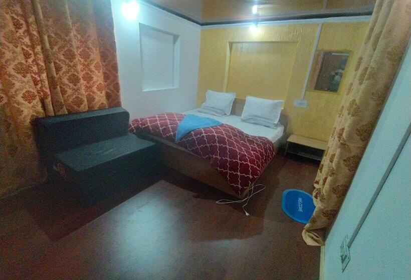 פנסיון Mir Guest House