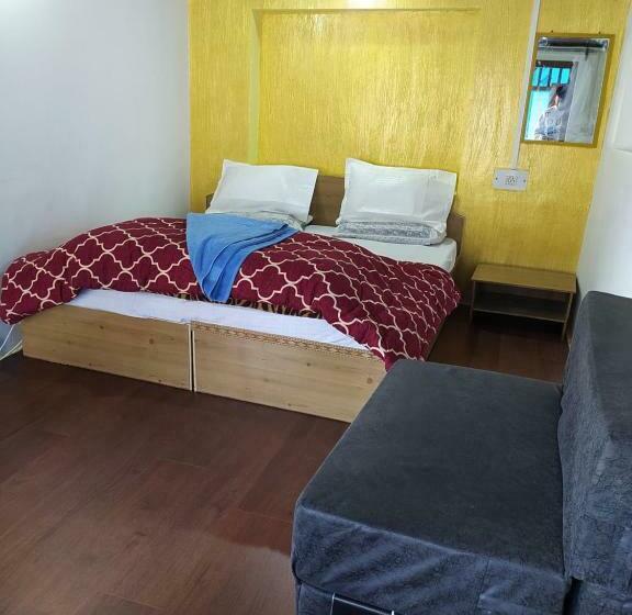 פנסיון Mir Guest House