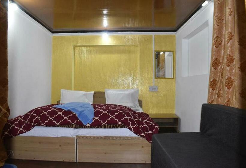 פנסיון Mir Guest House