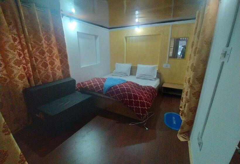 פנסיון Mir Guest House