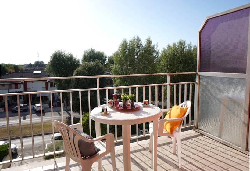 Lovely Flat With Balcony And Shared Swimming Pool