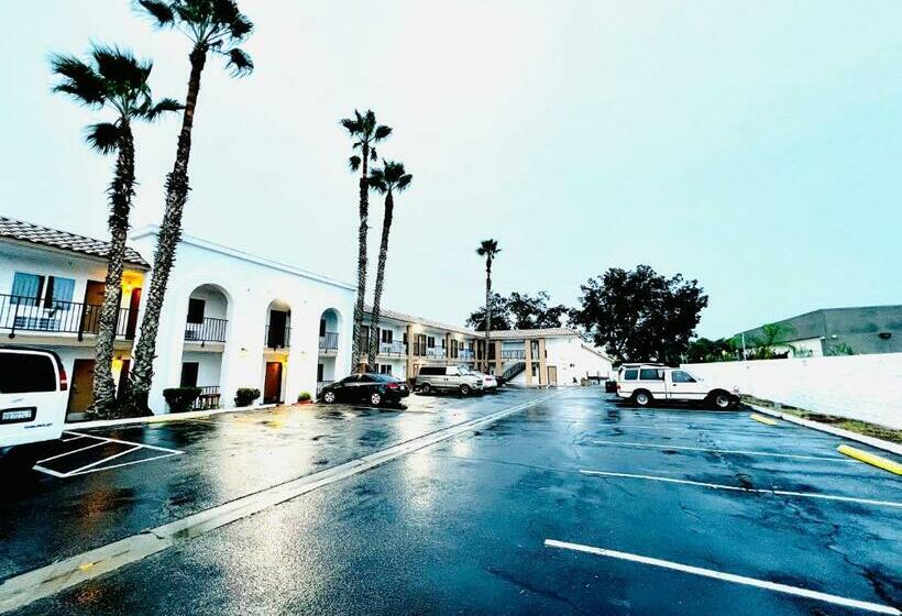 בית מלון כפרי Casa Blanca Express & Suites Cypress Buena Park   Anaheim Area