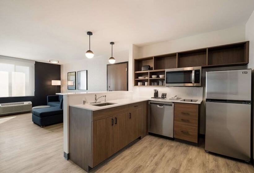 فندق Everhome Suites Corona