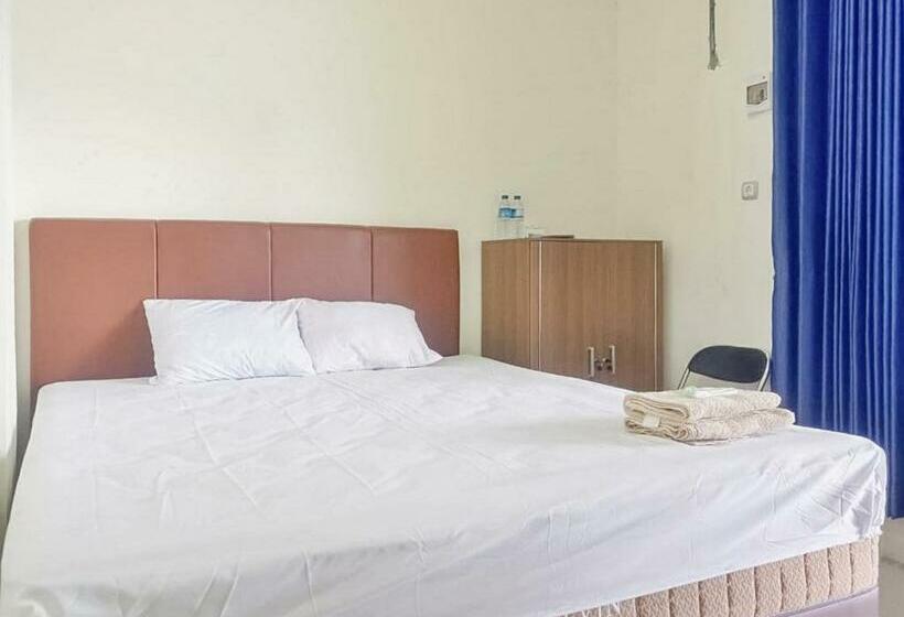 호텔 Grand Kencana Guesthouse Near Wisata Bahari Lamongan Mitra Reddoorz