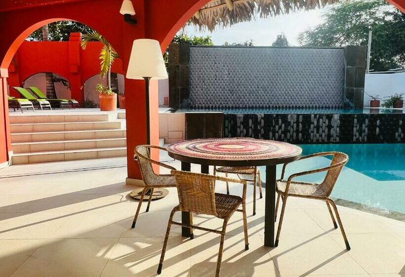 هتل New Nautilus Lodge