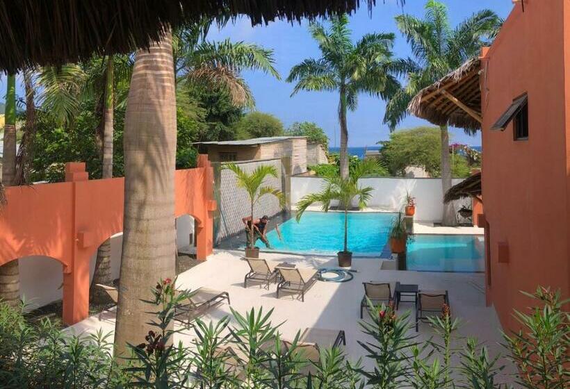 هتل New Nautilus Lodge