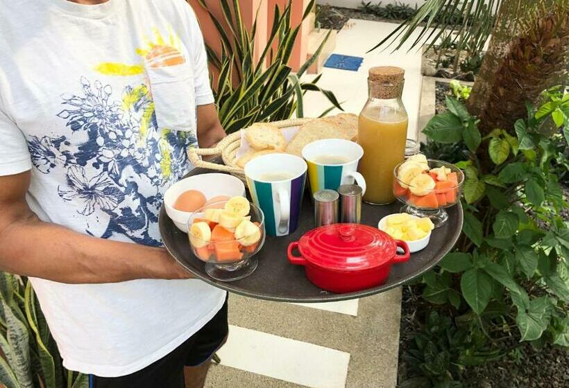 هتل New Nautilus Lodge