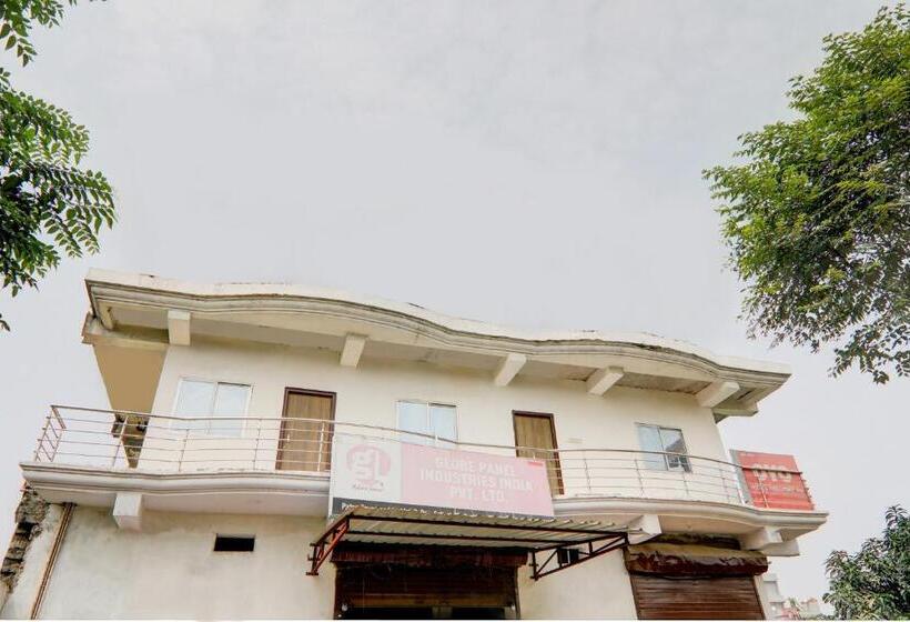 ホテル Oyo 89551  Holiday Inn