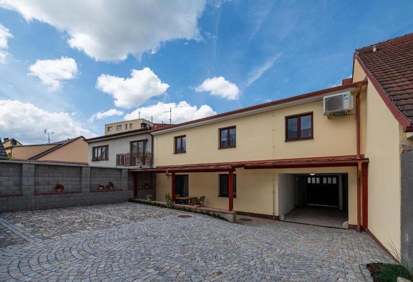 بنسيون Penzion Kamenný Dvůr