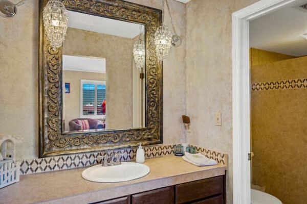 Общежитие Adobe Village Inn Rooms