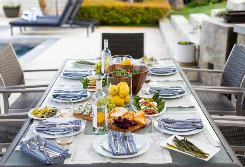 Beachcomber By Avantstay Elegant Modern Estate W Pool Hot Tub Outdoor Dining