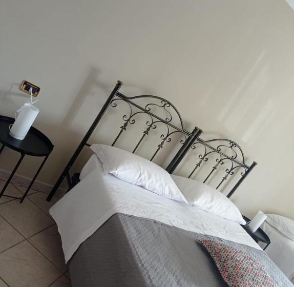 تختخواب و صبحانه Il Roseto