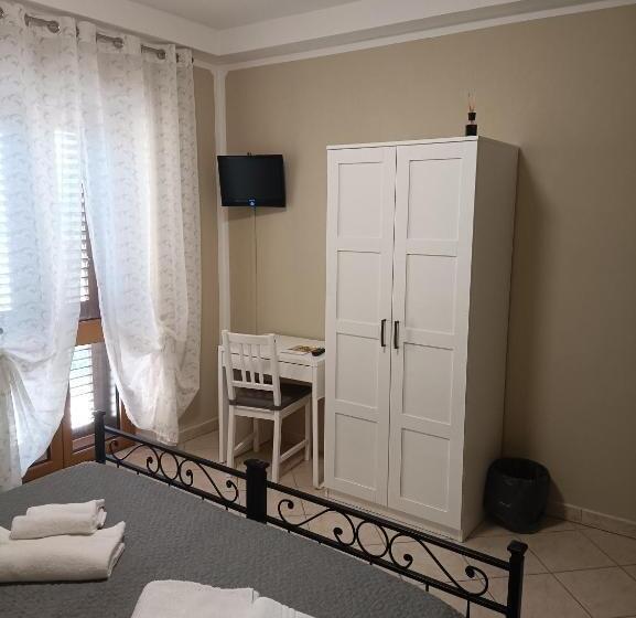 تختخواب و صبحانه Il Roseto