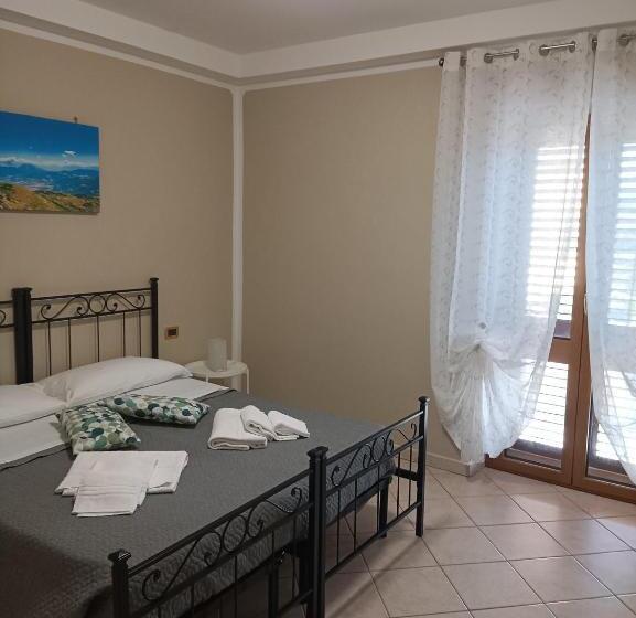 تختخواب و صبحانه Il Roseto